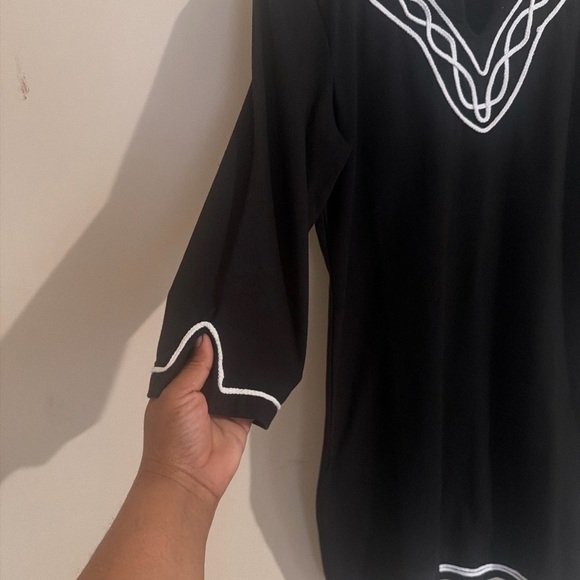 Ava Lynn Black Tunic Dress with White Embroidered Trim – Made in USA – Size M/L - Picture 3 of 6